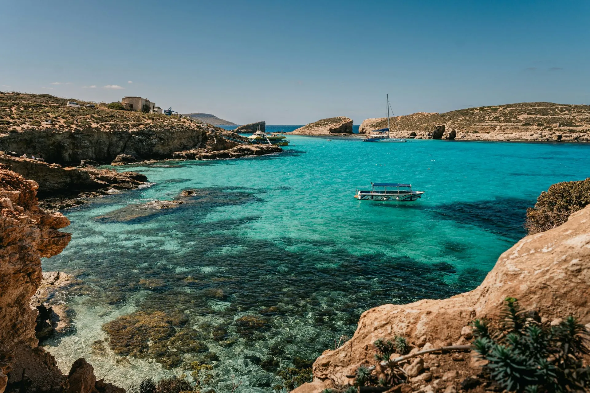 Türkisblaues Wasser der Blauen Lagune von Comino