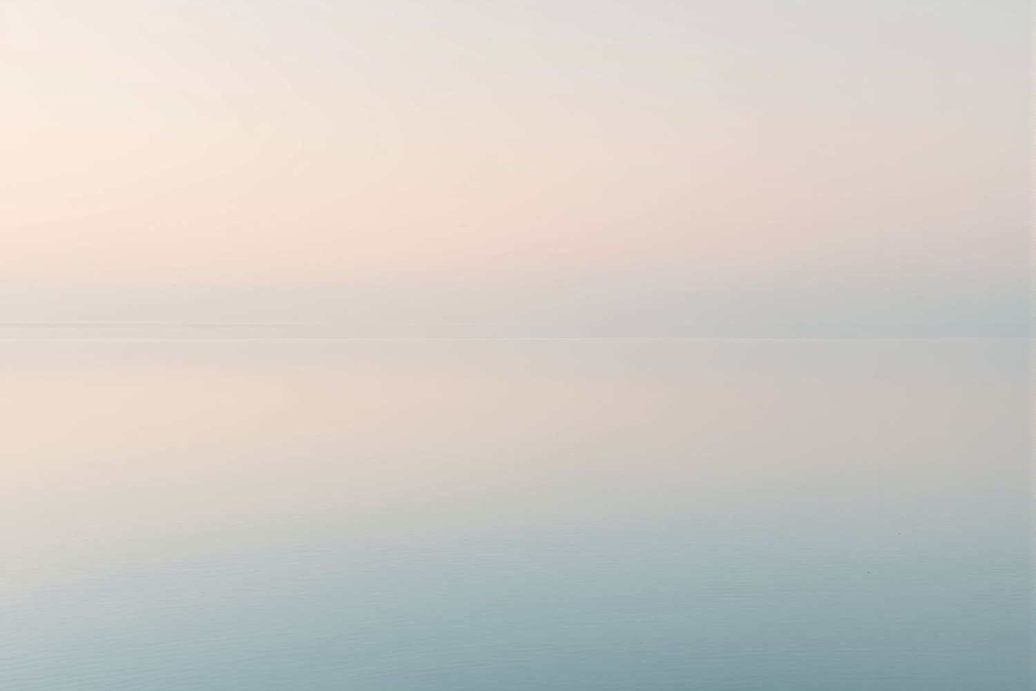 Spiegelglatte See am Morgen