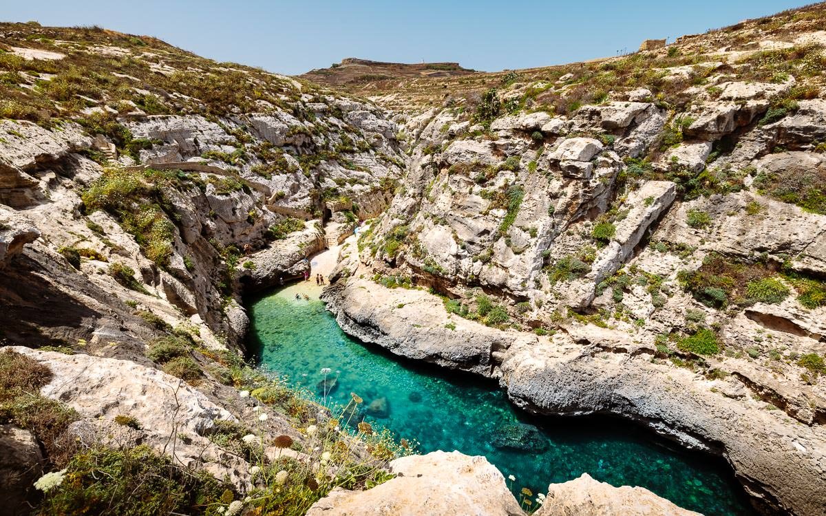 Die schmale Bucht Wied il-Ghasri auf Gozo