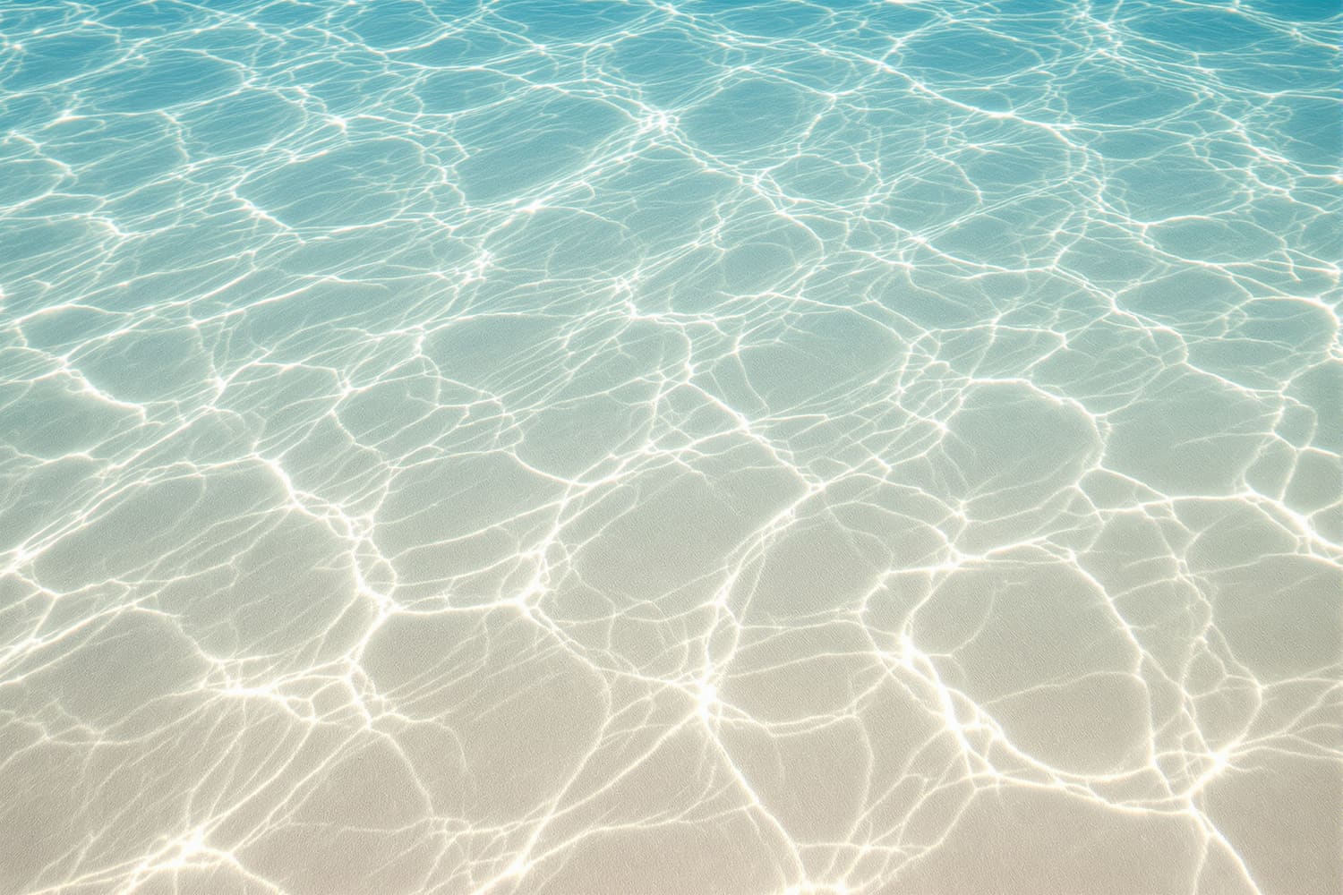 Sandrippel unter klarem Wasser